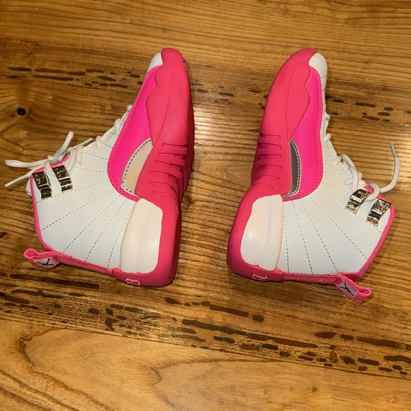 Dynamic pink retro Jordan 12 child size 11 - Picture 6 of 10